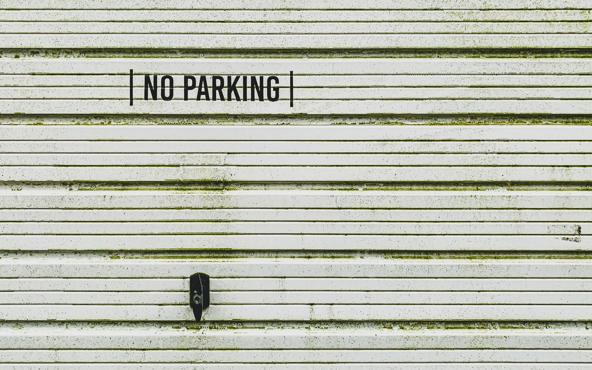 | NO PARKING |