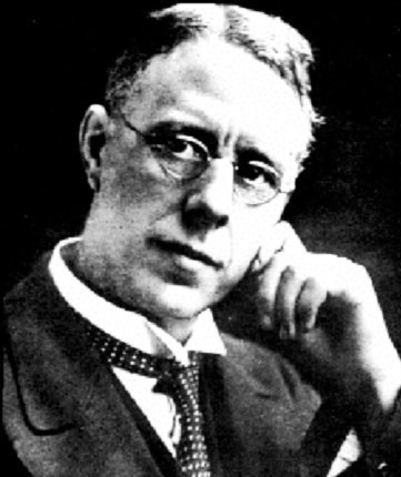A photographic portrait of the metallurgist Harry Brearley.